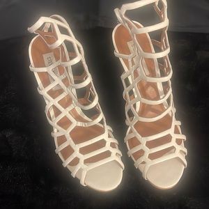 Steve Madden Women’s 9.5 White Leather Stiletto Heel Pump Shoe Peep Toe Buckle